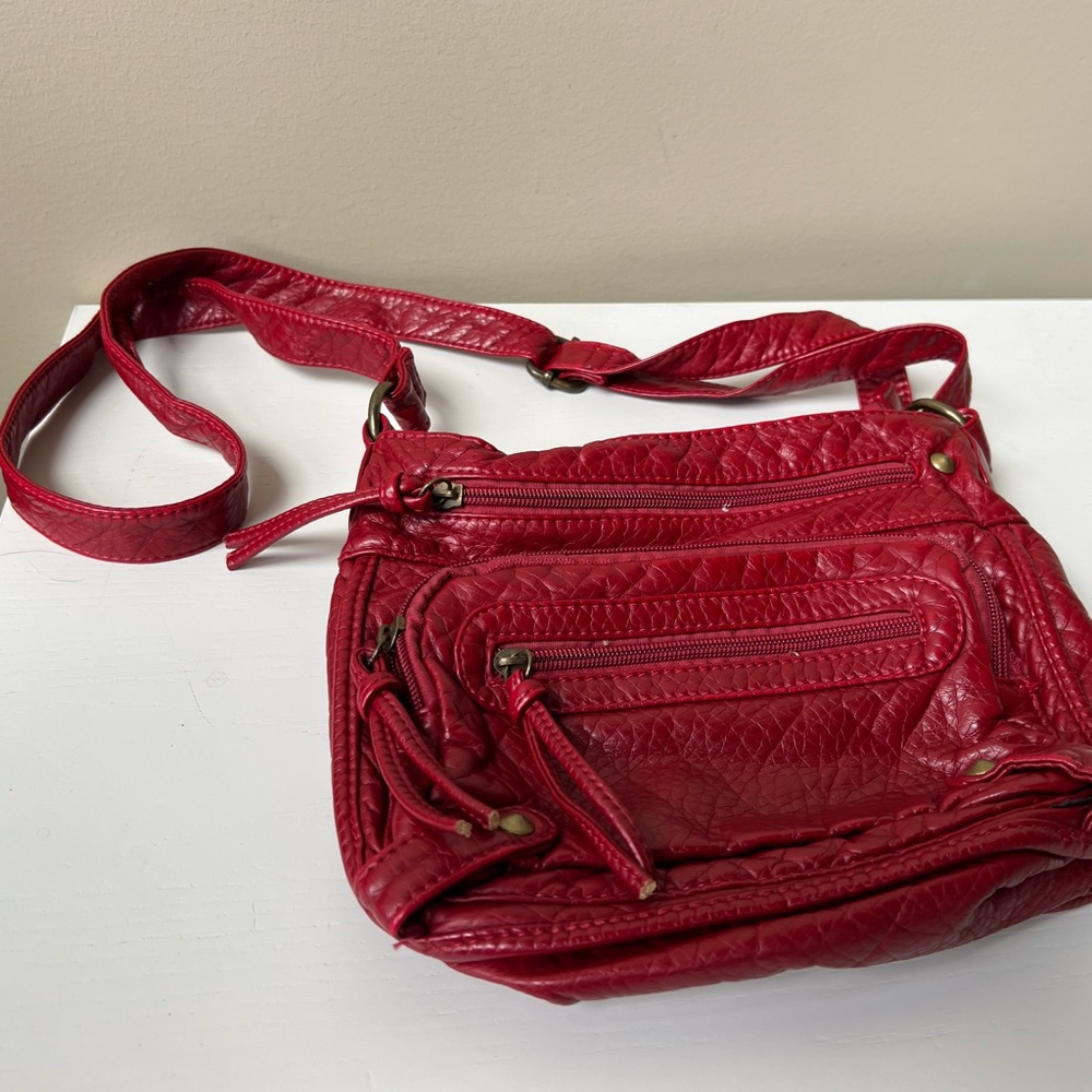 Cute cross body bag!!
